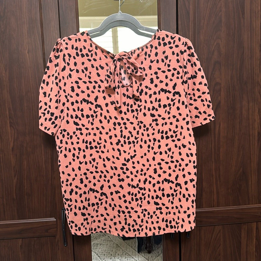 Women’s Top - Picture 2 of 5